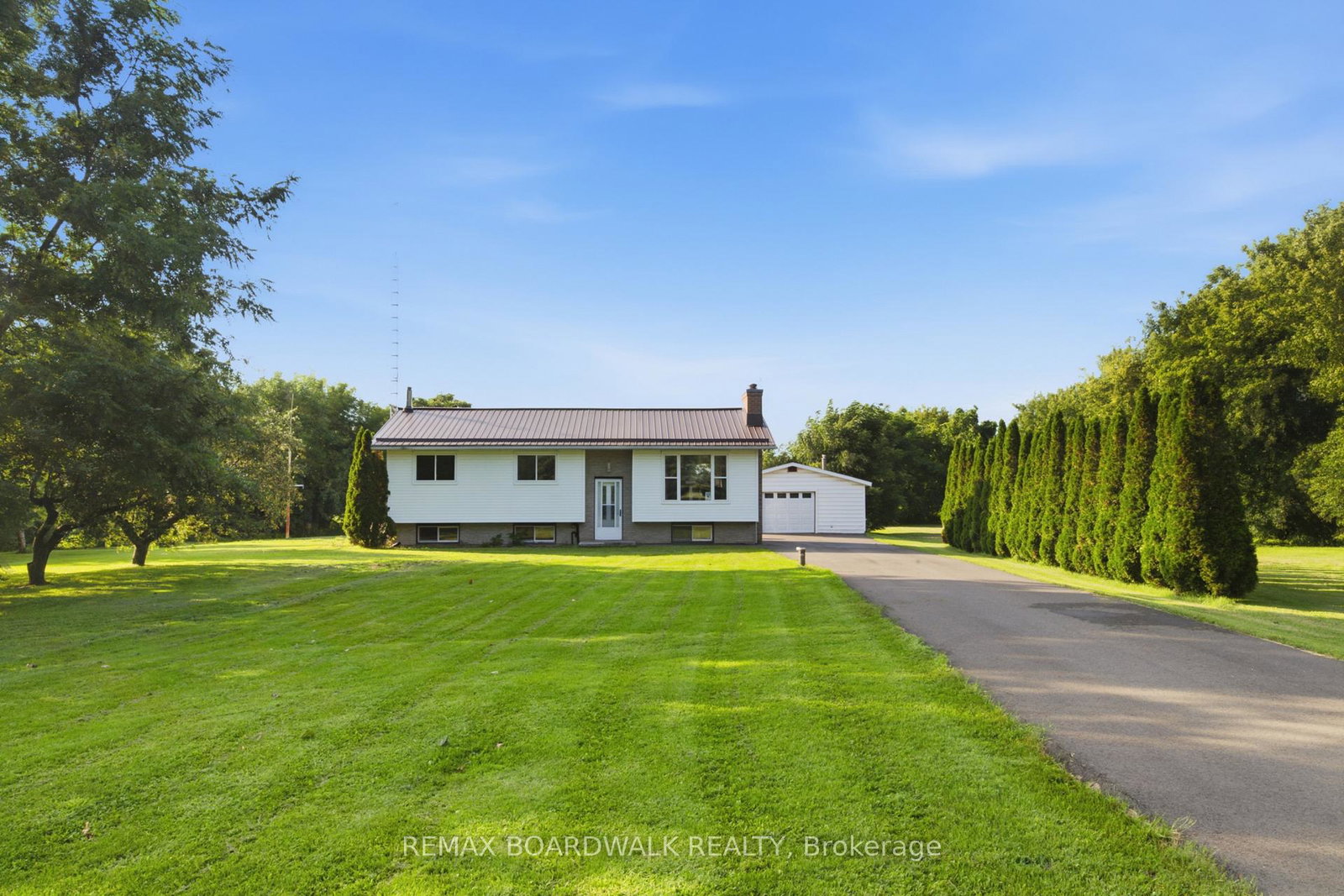 2106-county-road-2-edwardsburghcardinal-ontario-x13729772