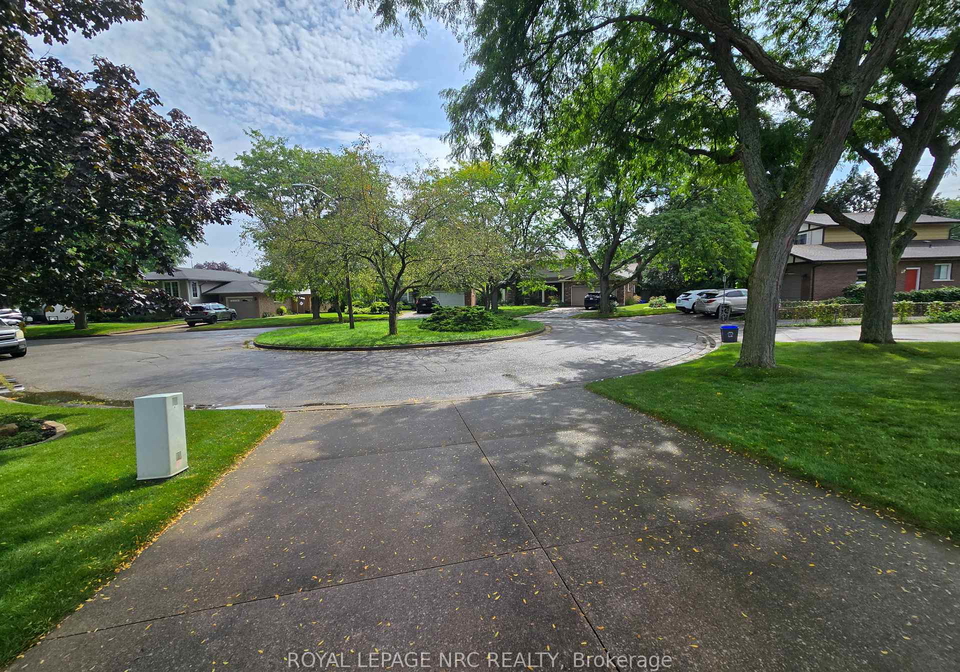 18-deanna-crescent-st-catharines-ontario-x13729848