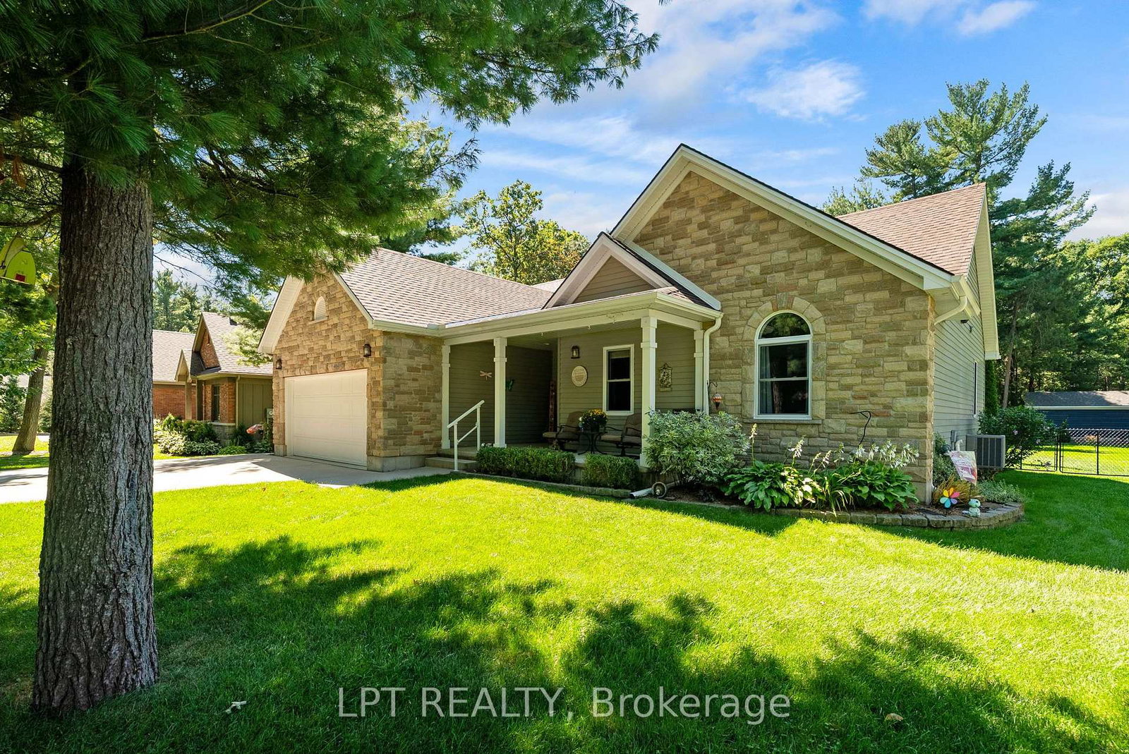 10011-jenna-road-lambton-shores-ontario-x13732104