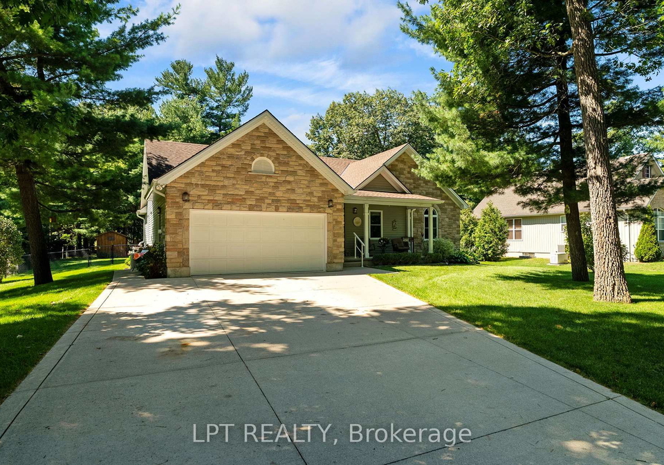 10011-jenna-road-lambton-shores-ontario-x13732104