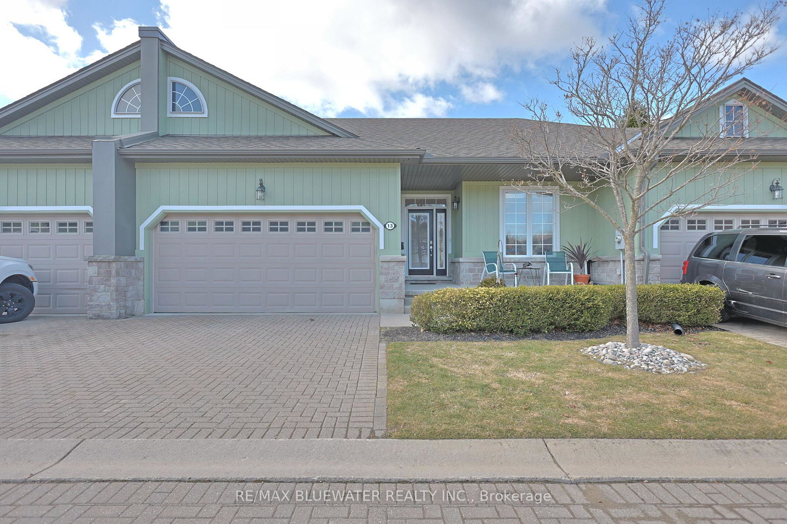 13-oakwood-links-lane-south-huron-ontario-x13732564