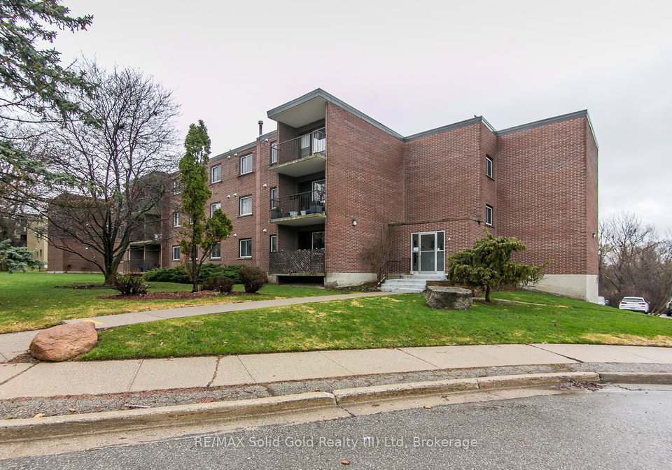 4-avalon-place-kitchener-ontario-x13732886