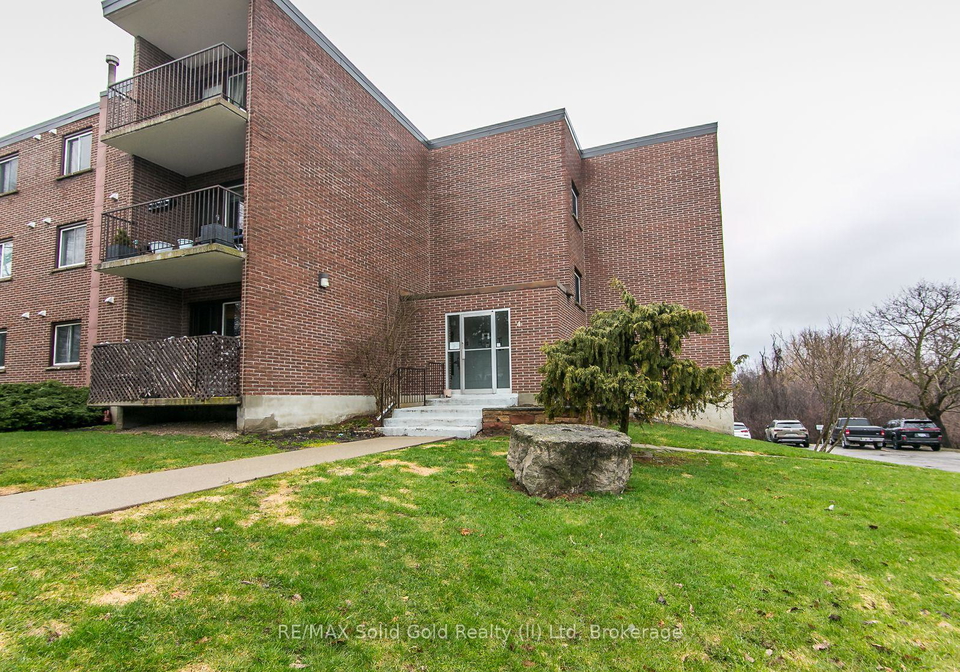 4-avalon-place-kitchener-ontario-x13732886