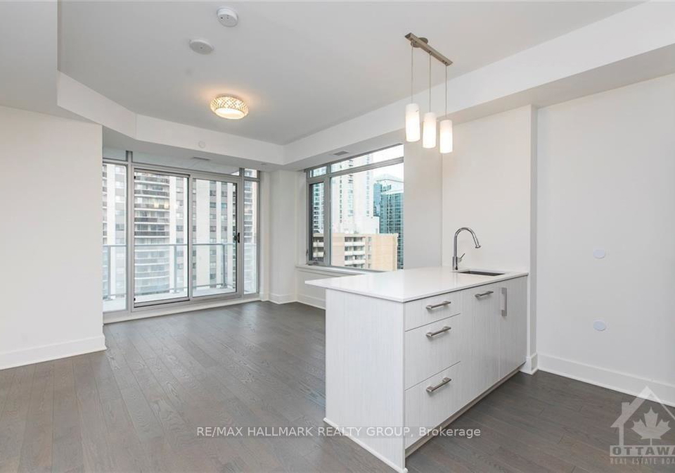 255-bay-street-ottawa-ontario-x13732926