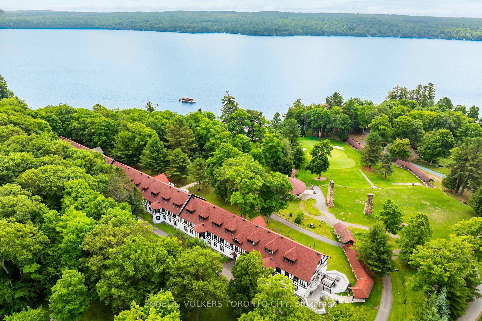 12-bigwin-island-lake-of-bays-ontario-x13732936