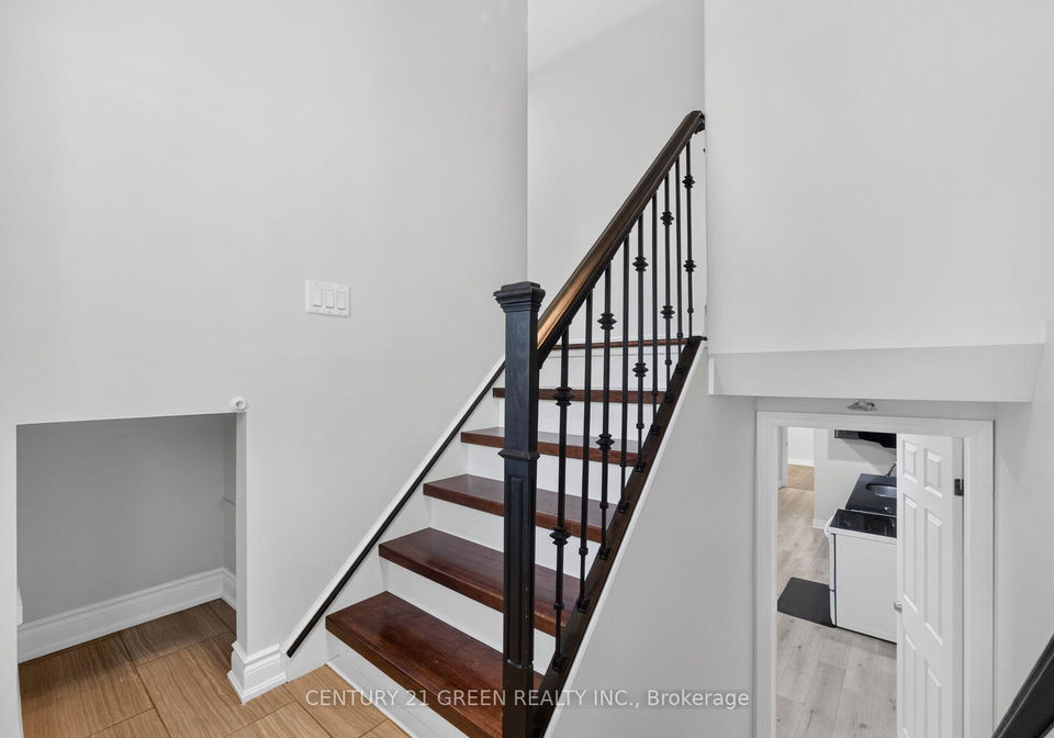 22-quaker-crescent-hamilton-ontario-x13732952