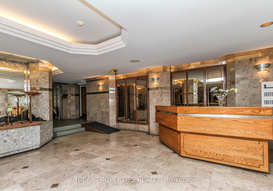 2759-carousel-crescent-ottawa-ontario-x13733096