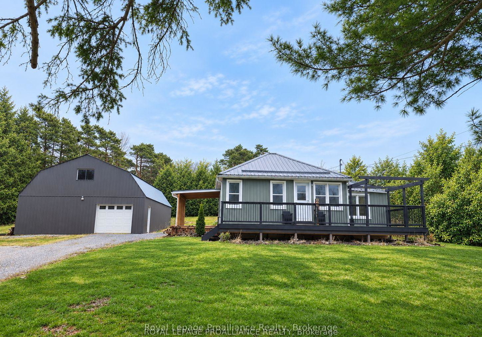 2307-county-road-3-prince-edward-county-ontario-x13735184