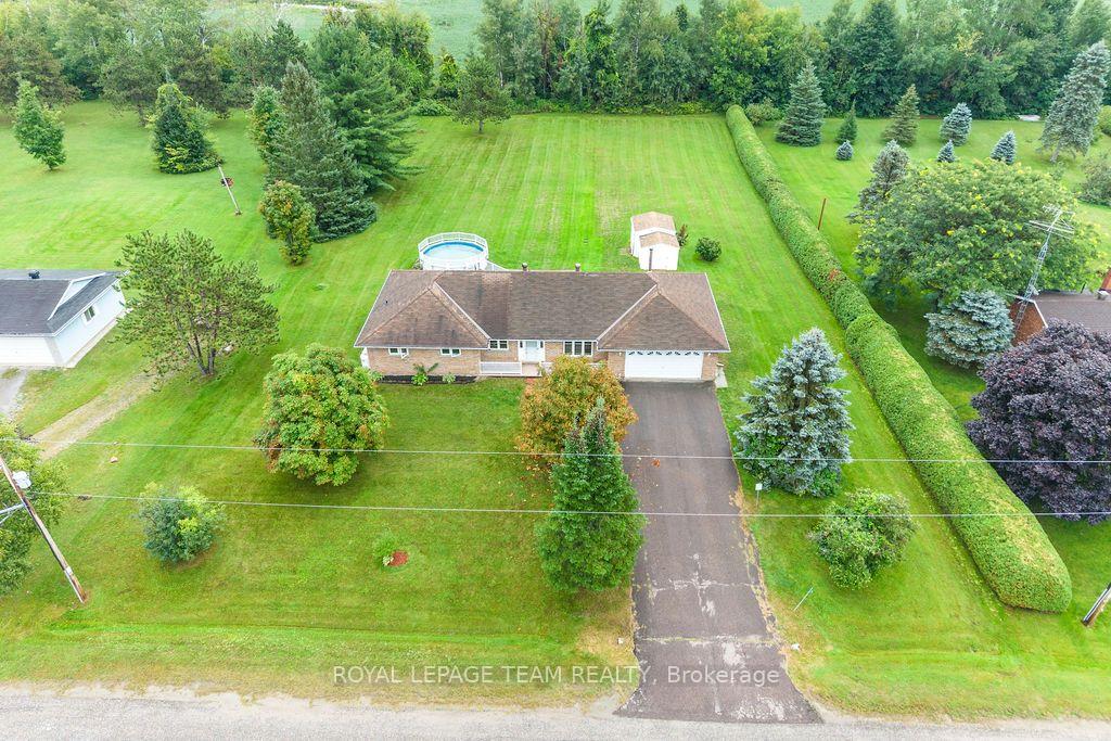 13-springfield-drive-whitewater-region-ontario-x13735344