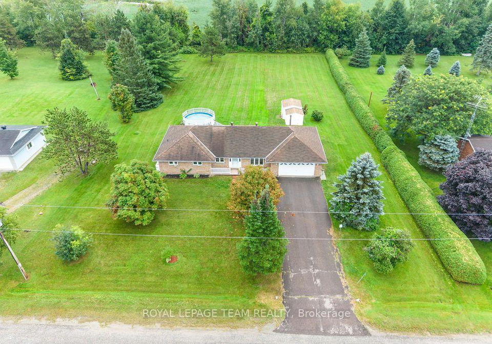 13-springfield-drive-whitewater-region-ontario-x13735344