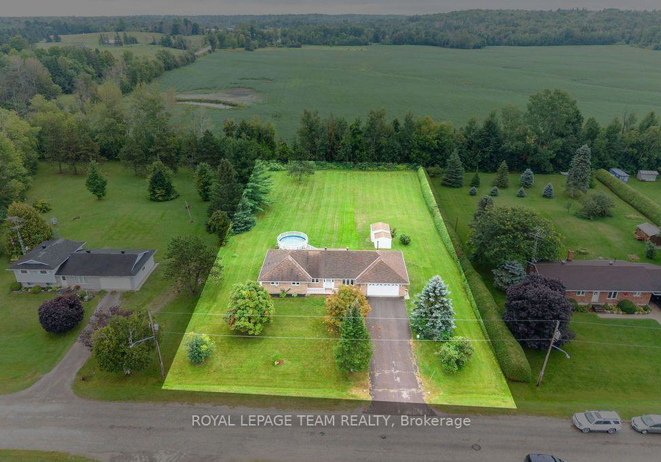 13-springfield-drive-whitewater-region-ontario-x13735344