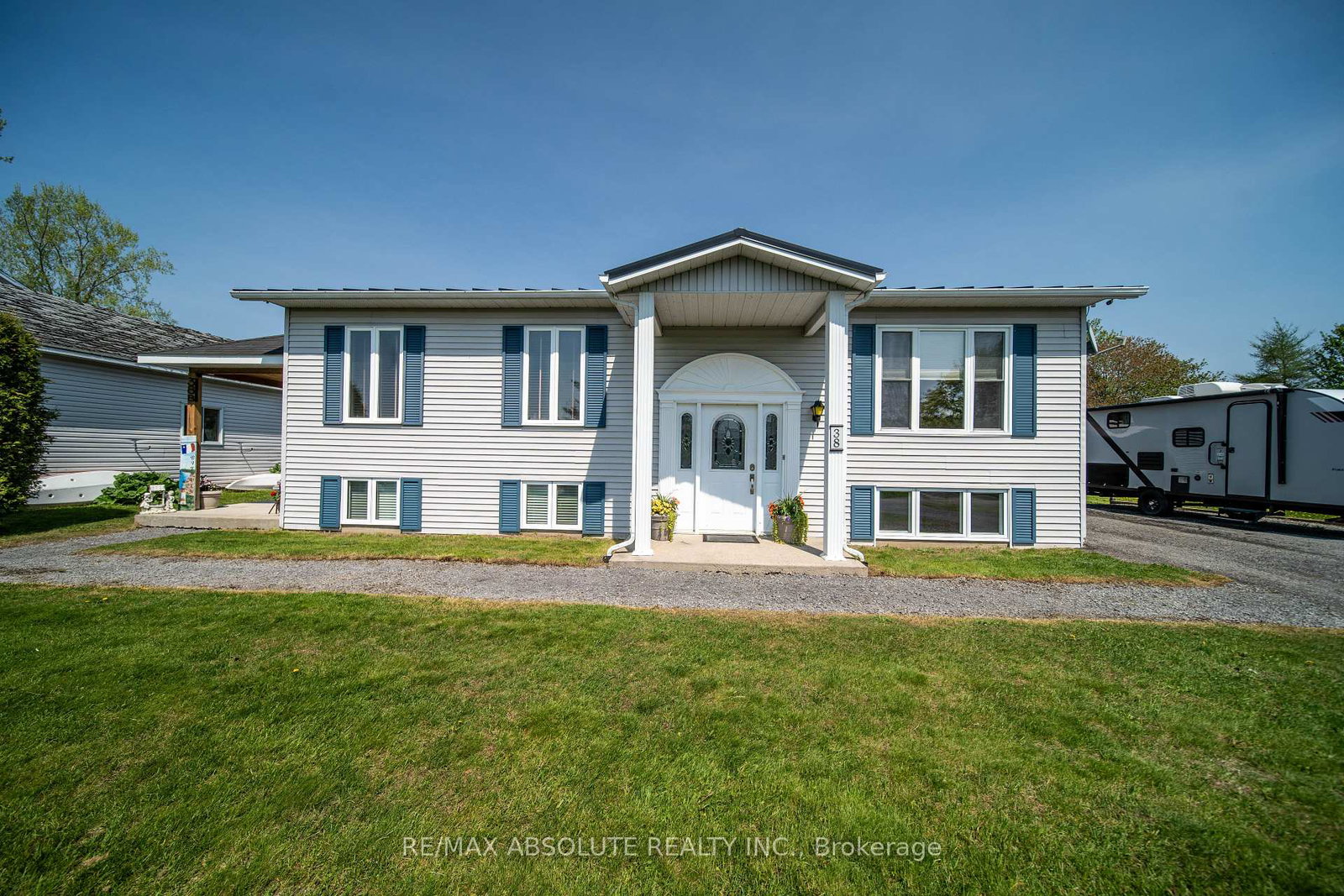 38-duchesse-crescent-russell-ontario-x13735578