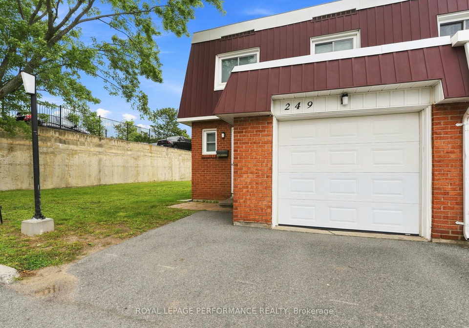 249-romulus-private-ottawa-ontario-x13735872