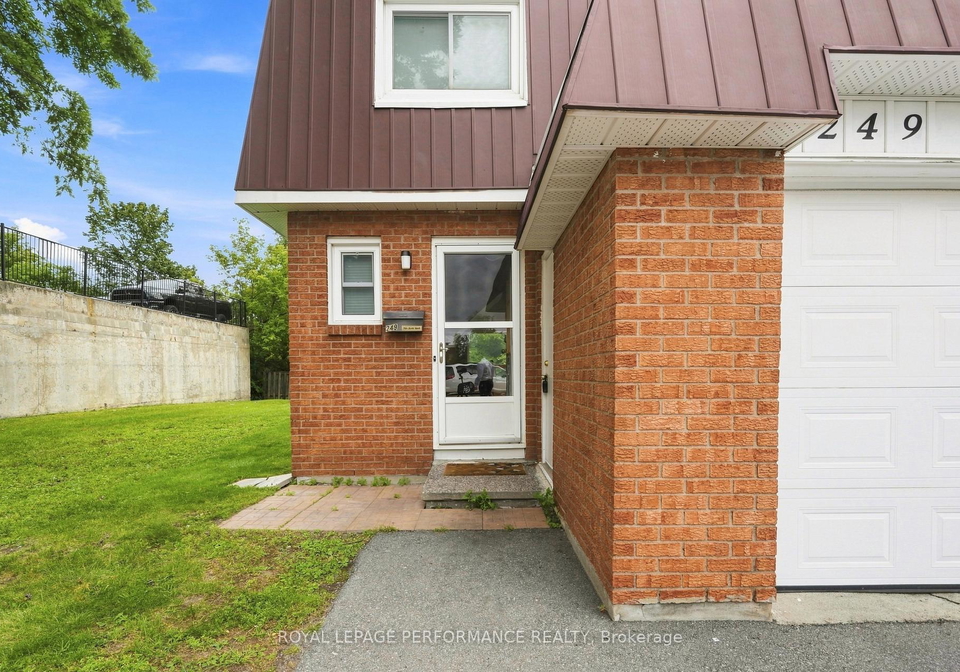249-romulus-private-ottawa-ontario-x13735872