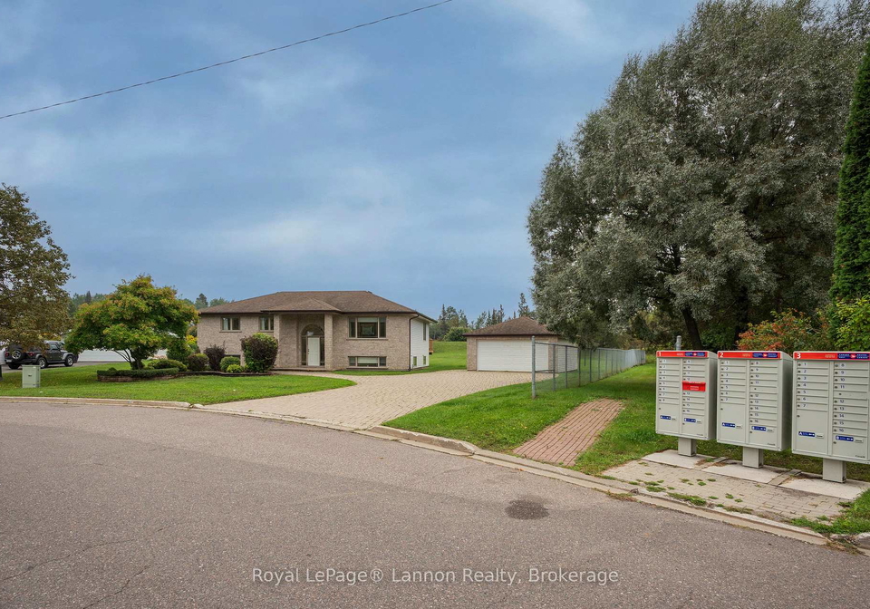 2196-falconcrest-drive-thunder-bay-ontario-x13736166
