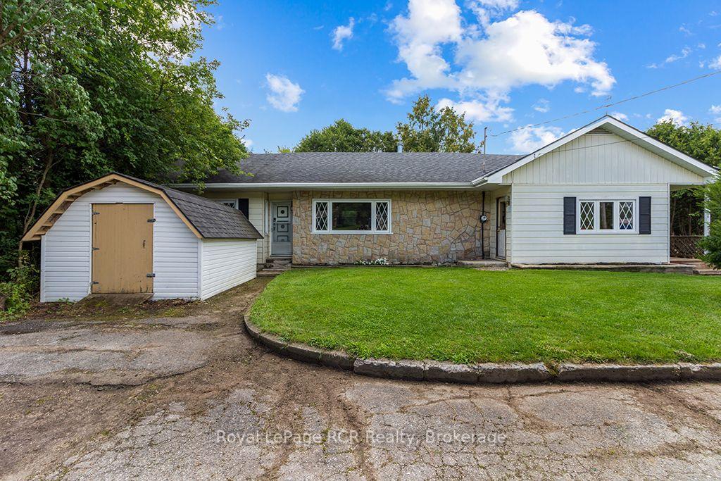 777014-10-highway-chatsworth-ontario-x13736248