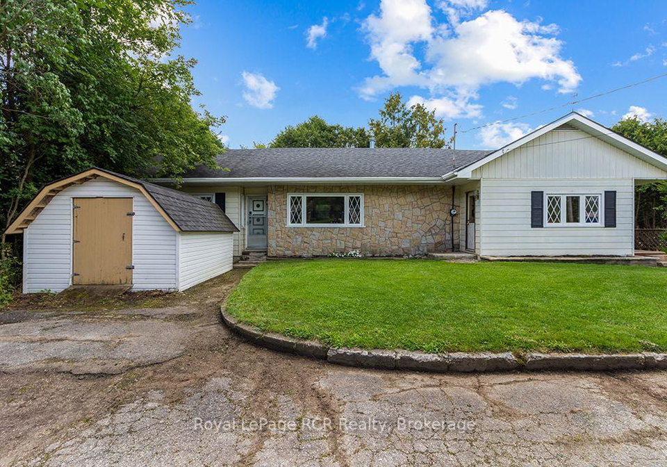 777014-10-highway-chatsworth-ontario-x13736248