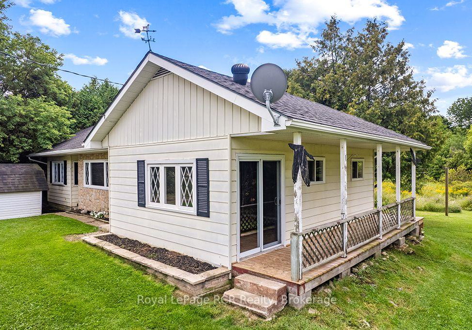 777014-10-highway-chatsworth-ontario-x13736248