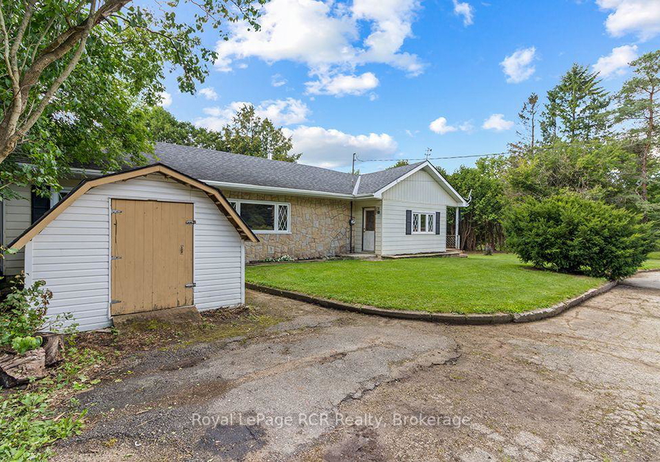 777014-10-highway-chatsworth-ontario-x13736248