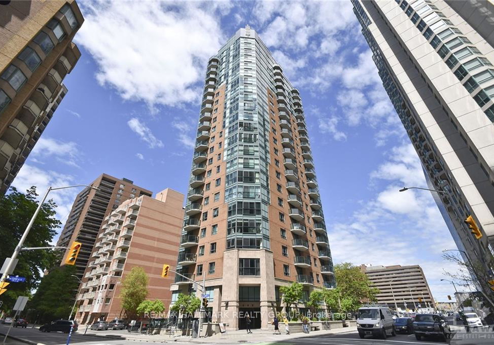 445-laurier-avenue-w-ottawa-ontario-x13736364