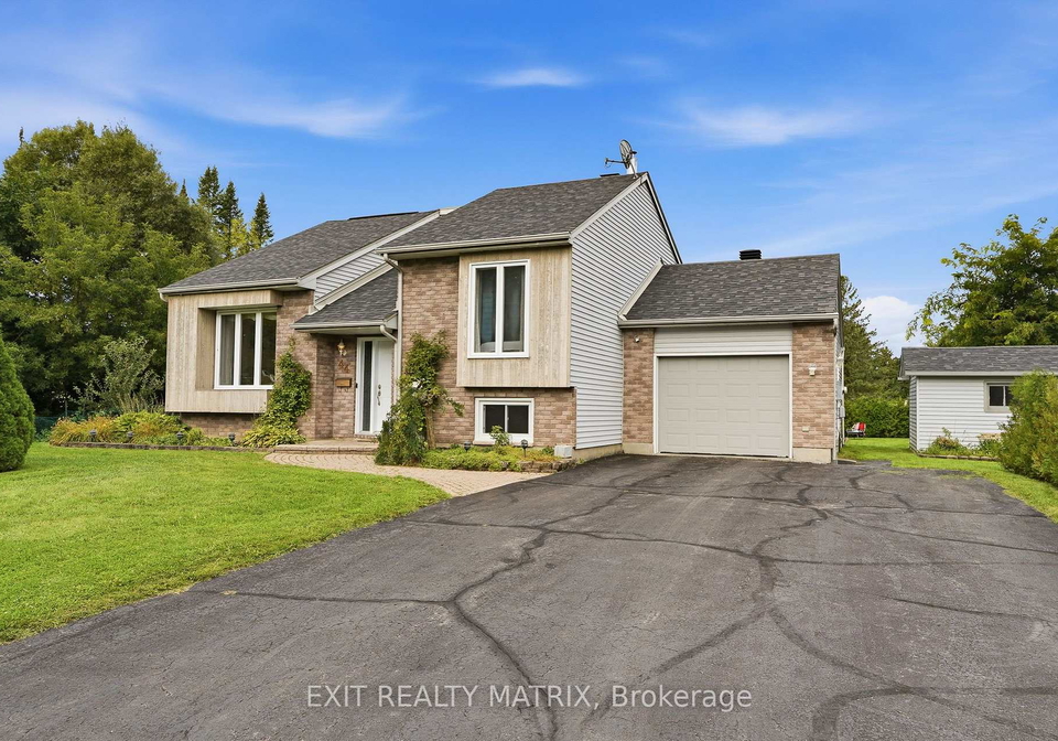 44-ste-therese-boulevard-russell-ontario-x13736592