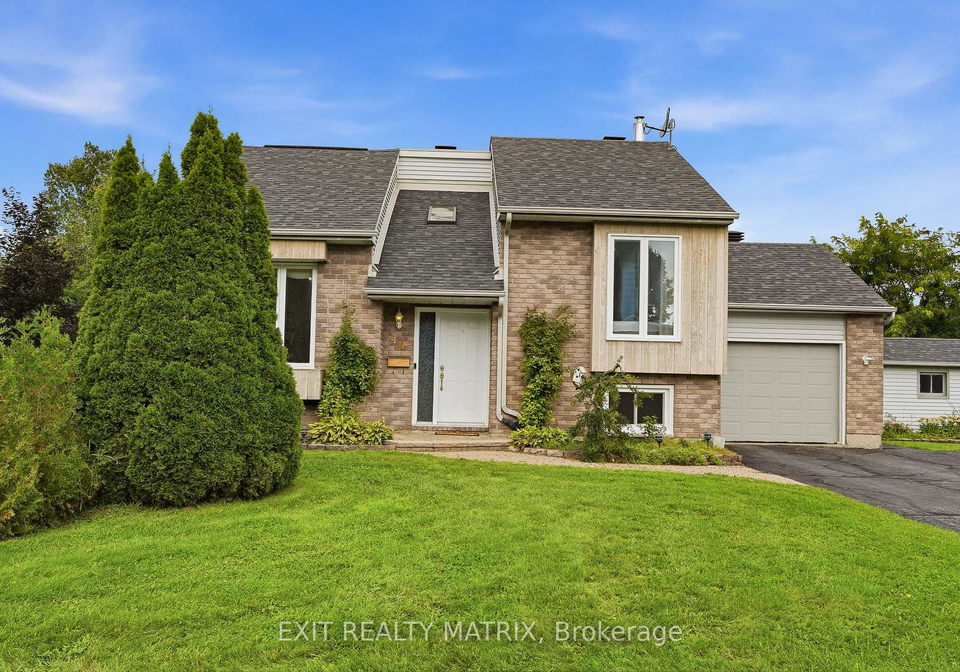 44-ste-therese-boulevard-russell-ontario-x13736592