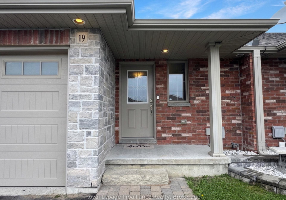 19-mcintosh-crescent-quinte-west-ontario-x13736682