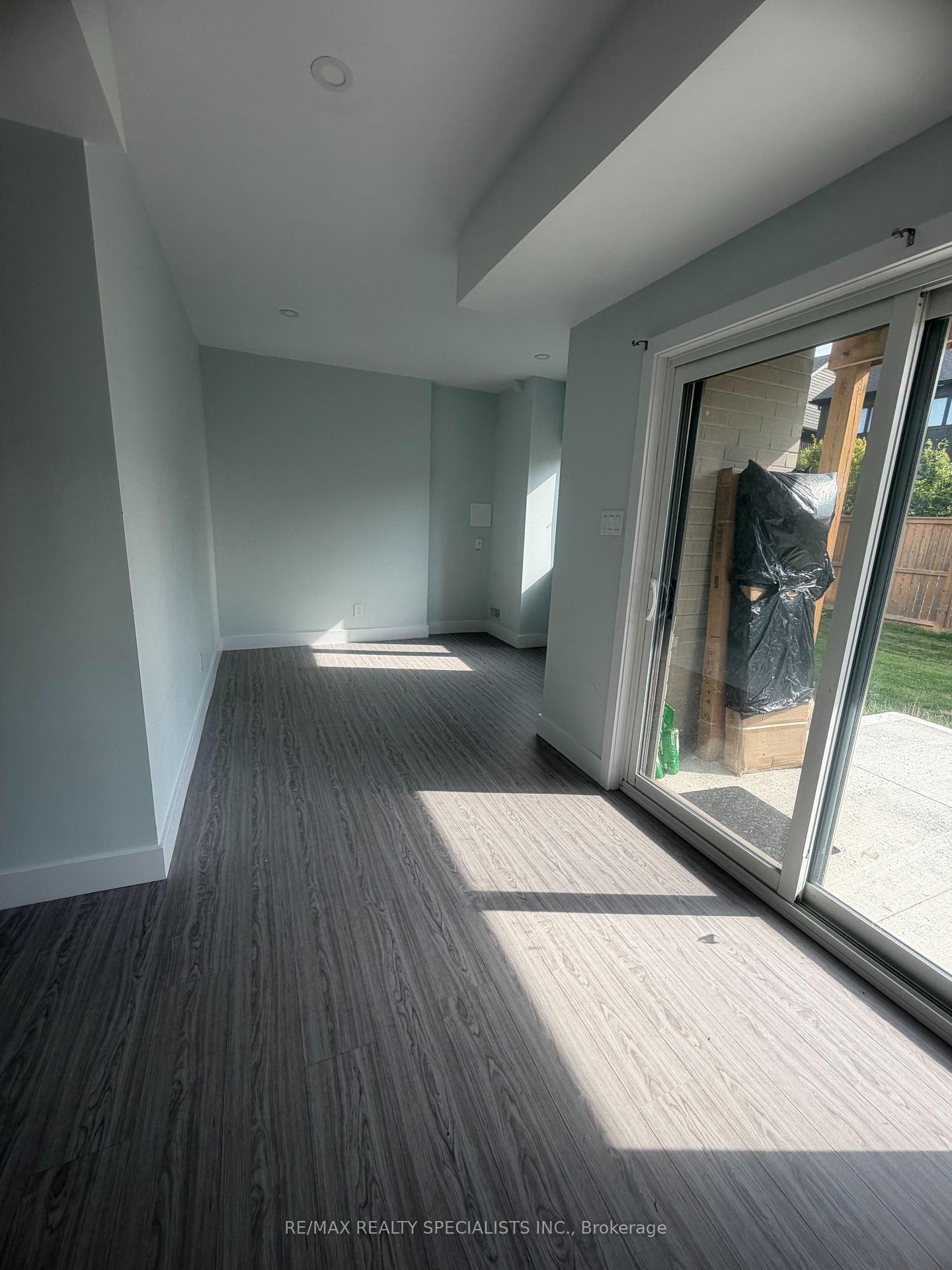 45-ferris-circle-guelph-ontario-x13736790