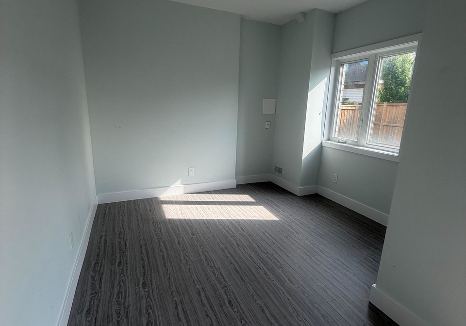 45-ferris-circle-guelph-ontario-x13736790