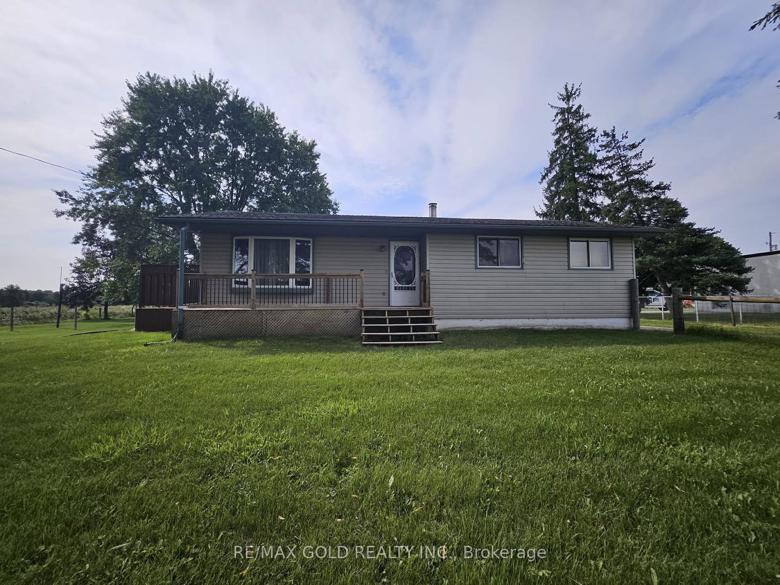 685882-highway-2-norwich-ontario-x13736858