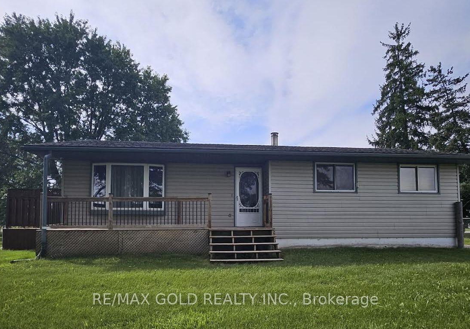 685882-highway-2-norwich-ontario-x13736858