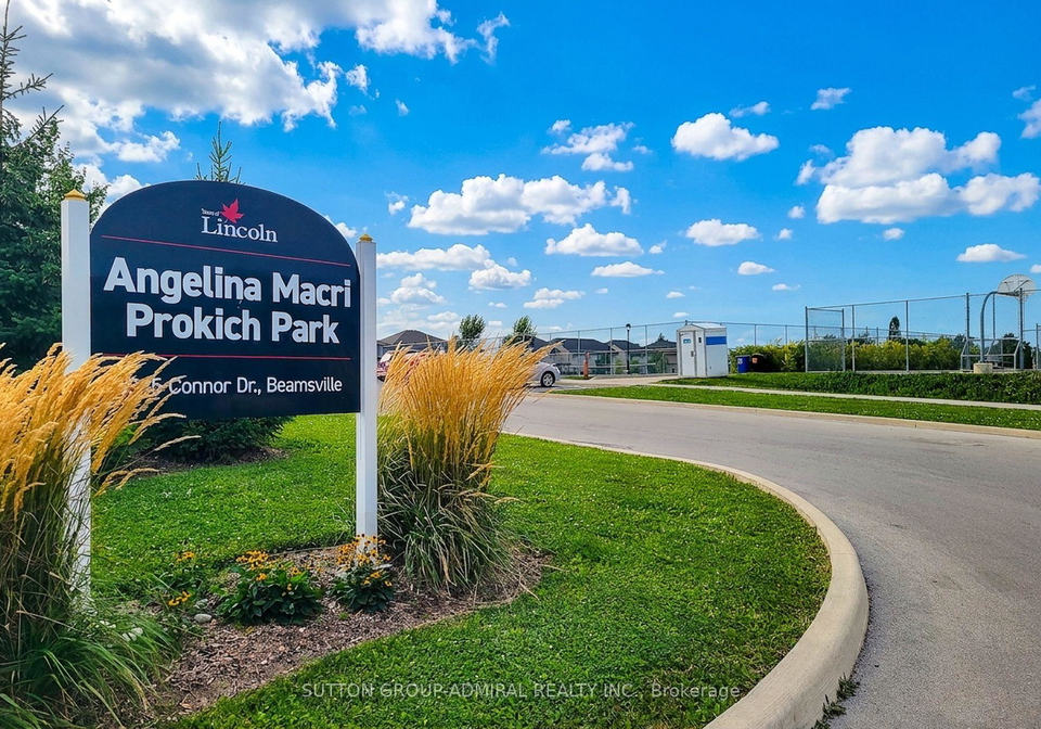 4002-crown-street-lincoln-ontario-x13736916