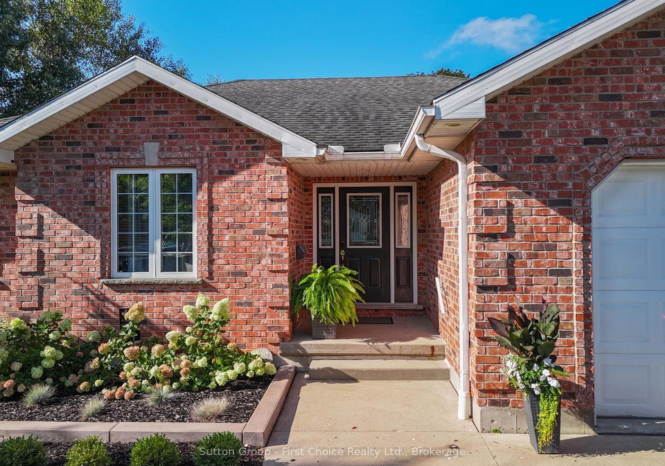 56-cobourg-street-west-perth-ontario-x13737552