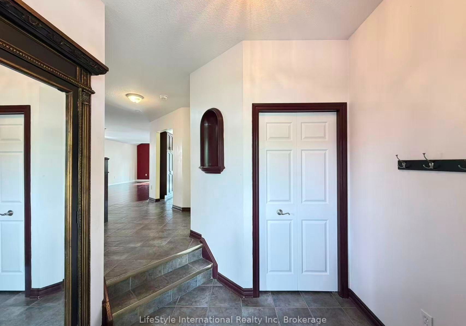 16-lynch-circle-guelph-ontario-x13737694