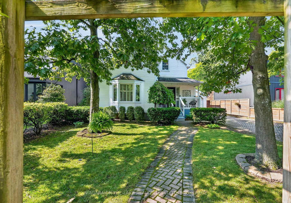 20-vincent-avenue-niagara-on-the-lake-ontario-x13737768
