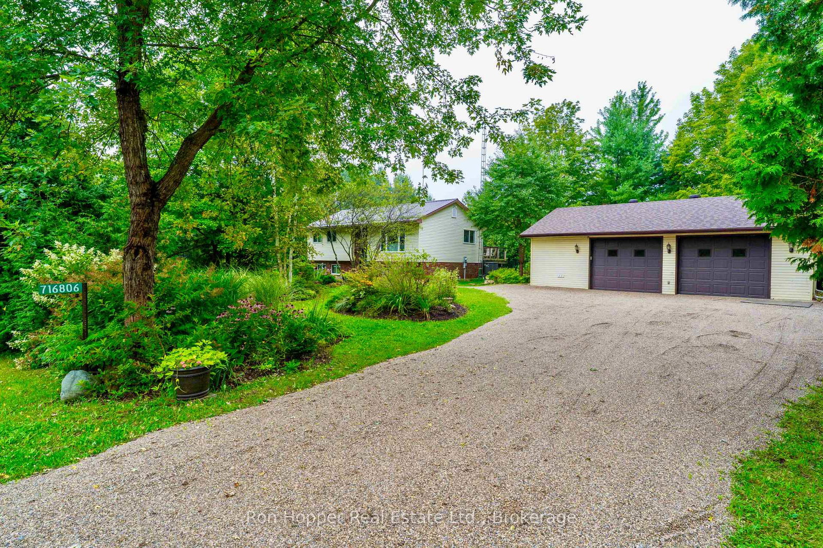716806-west-back-line-chatsworth-ontario-x13739682