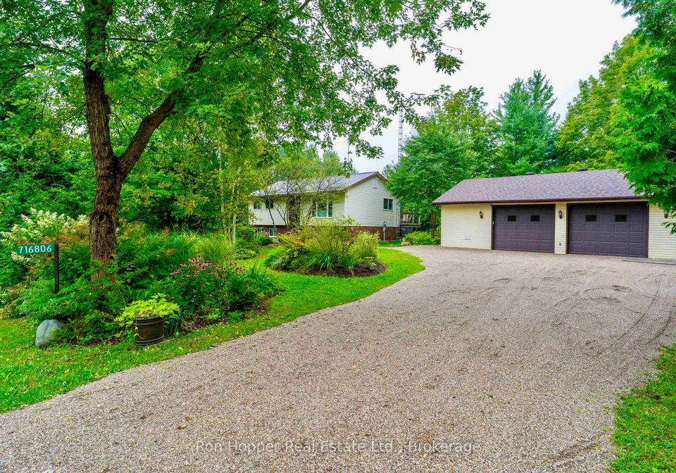 716806-west-back-line-chatsworth-ontario-x13739682