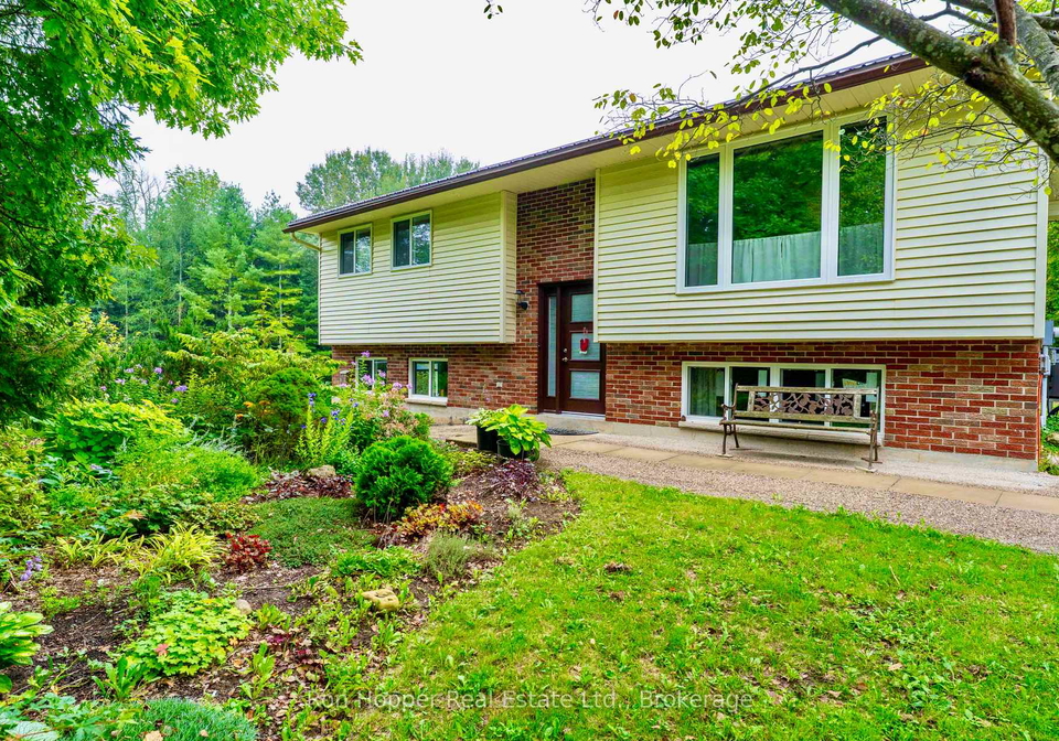 716806-west-back-line-chatsworth-ontario-x13739682