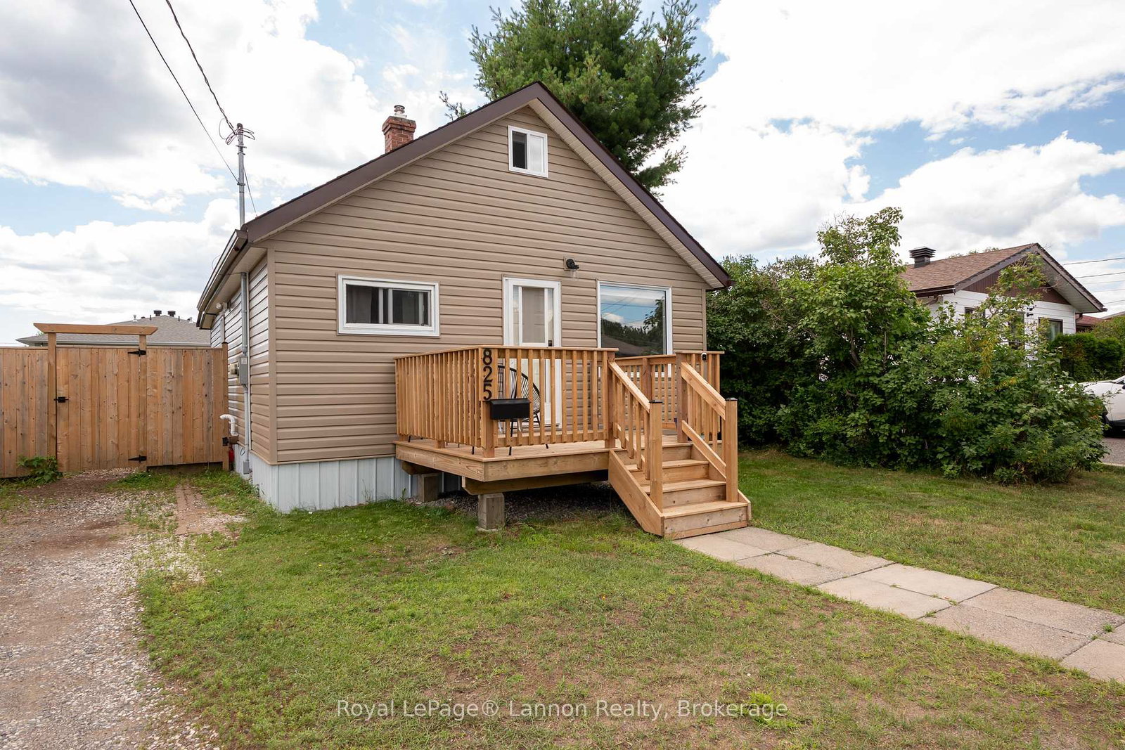 825-newport-avenue-thunder-bay-ontario-x13740058