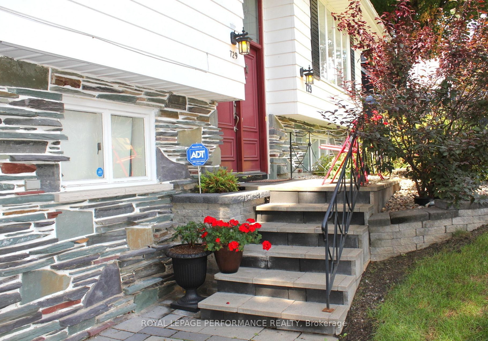 729-iroquois-drive-cornwall-ontario-x13740114