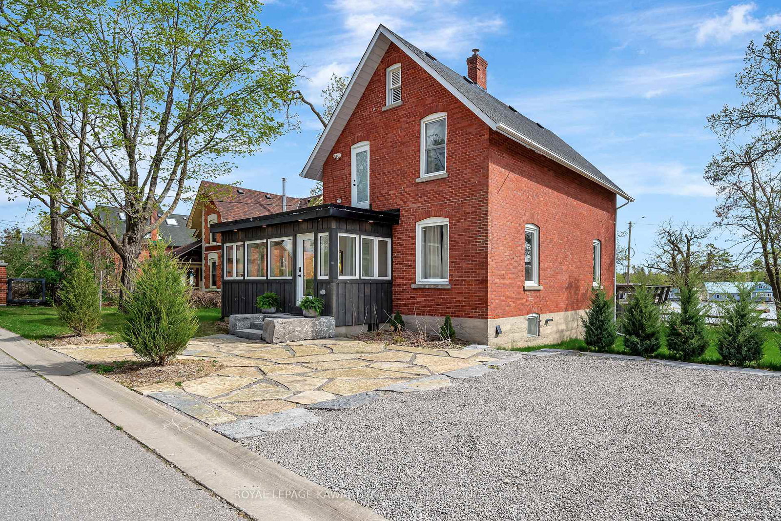 45-oak-street-kawartha-lakes-ontario-x13740490