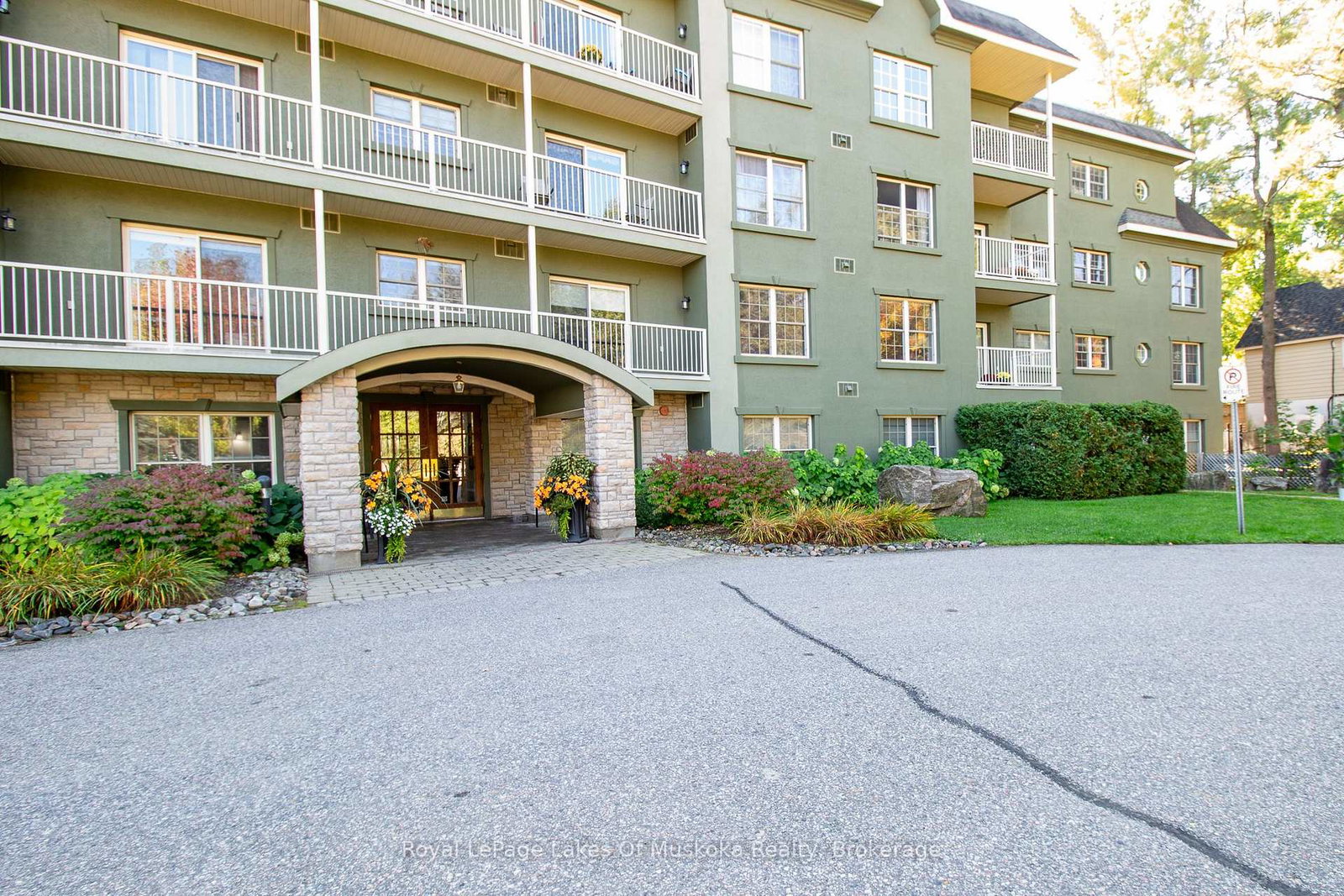 24-ontario-street-bracebridge-ontario-x13740842