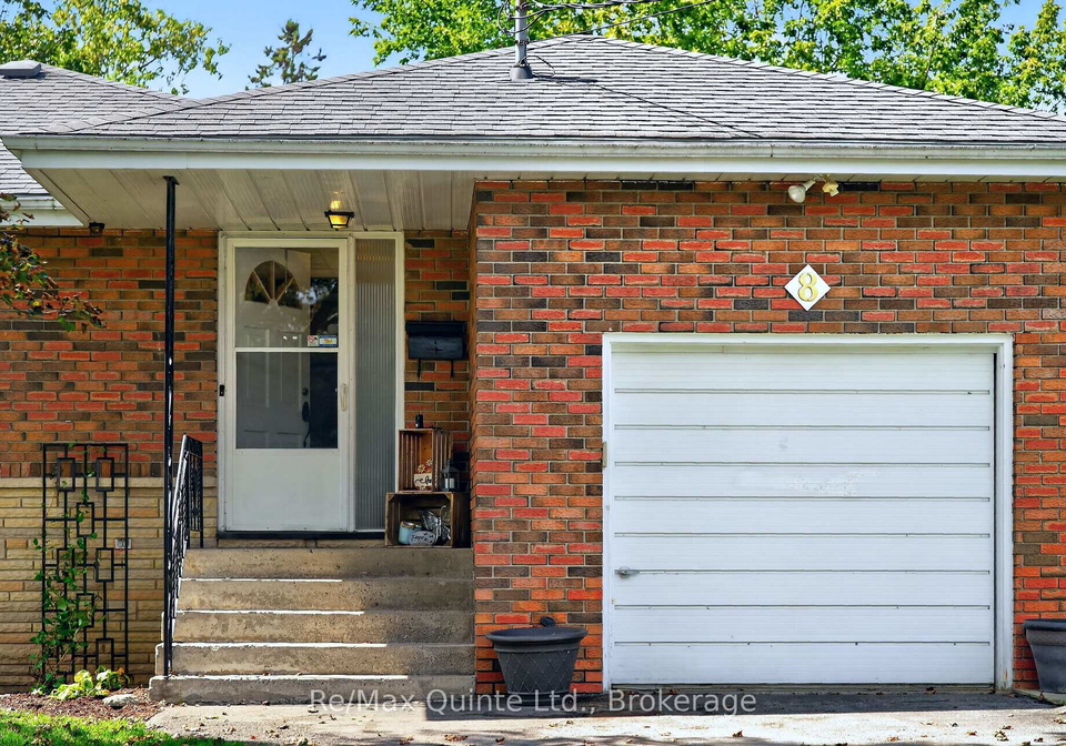 8-plaza-square-belleville-ontario-x13742246