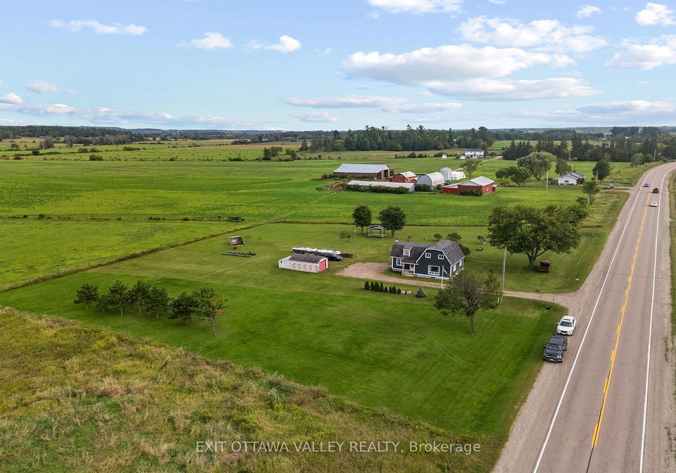 38922-41-highway-laurentian-valley-ontario-x13743660