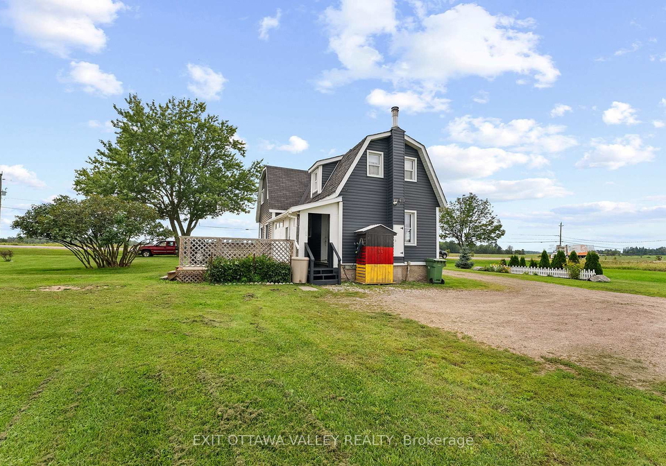38922-41-highway-laurentian-valley-ontario-x13743660