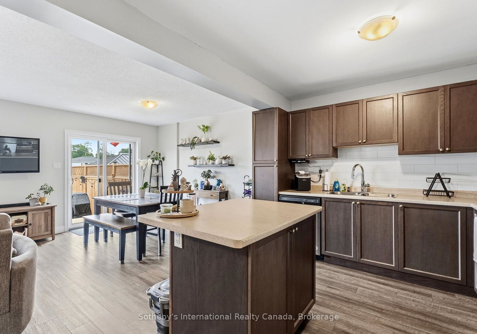 200-daffodil-court-gravenhurst-ontario-x13744084