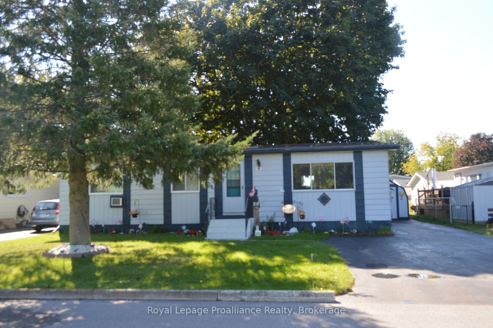 17-warbler-lane-quinte-west-ontario-x13744088