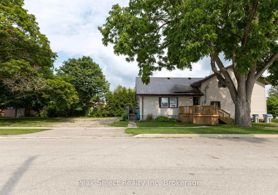 32-victoria-street-w-south-huron-ontario-x13745388