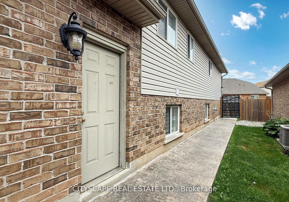 8655-westport-drive-niagara-falls-ontario-x13746472