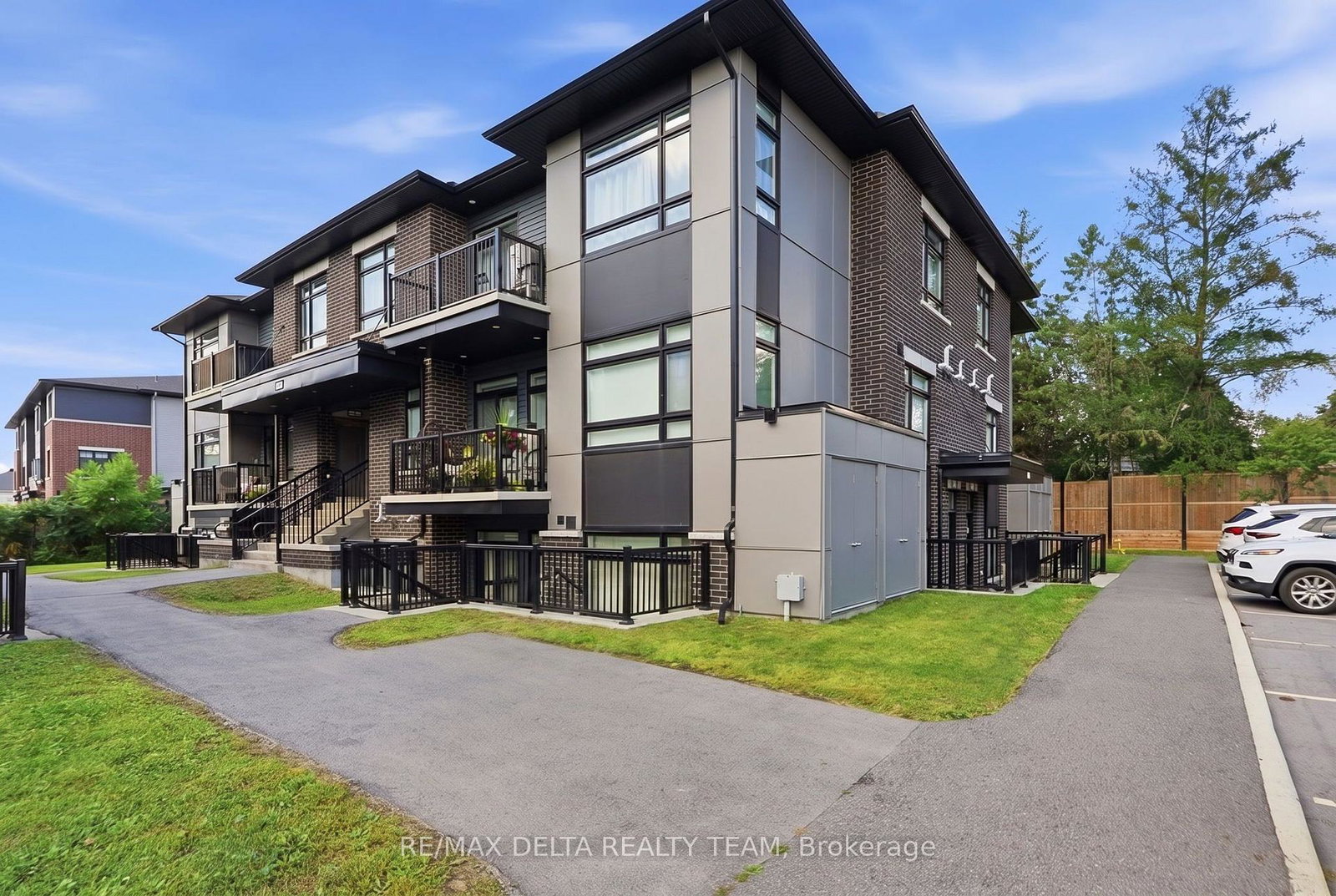 400-rolling-meadow-crescent-ottawa-ontario-x13747490